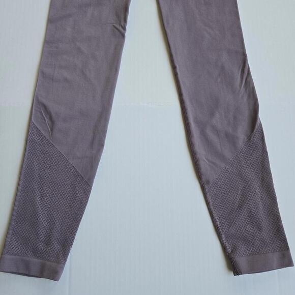 Lululemon Women's High-Waisted Seamless Leggings in Mauve - Picture 3 of 9